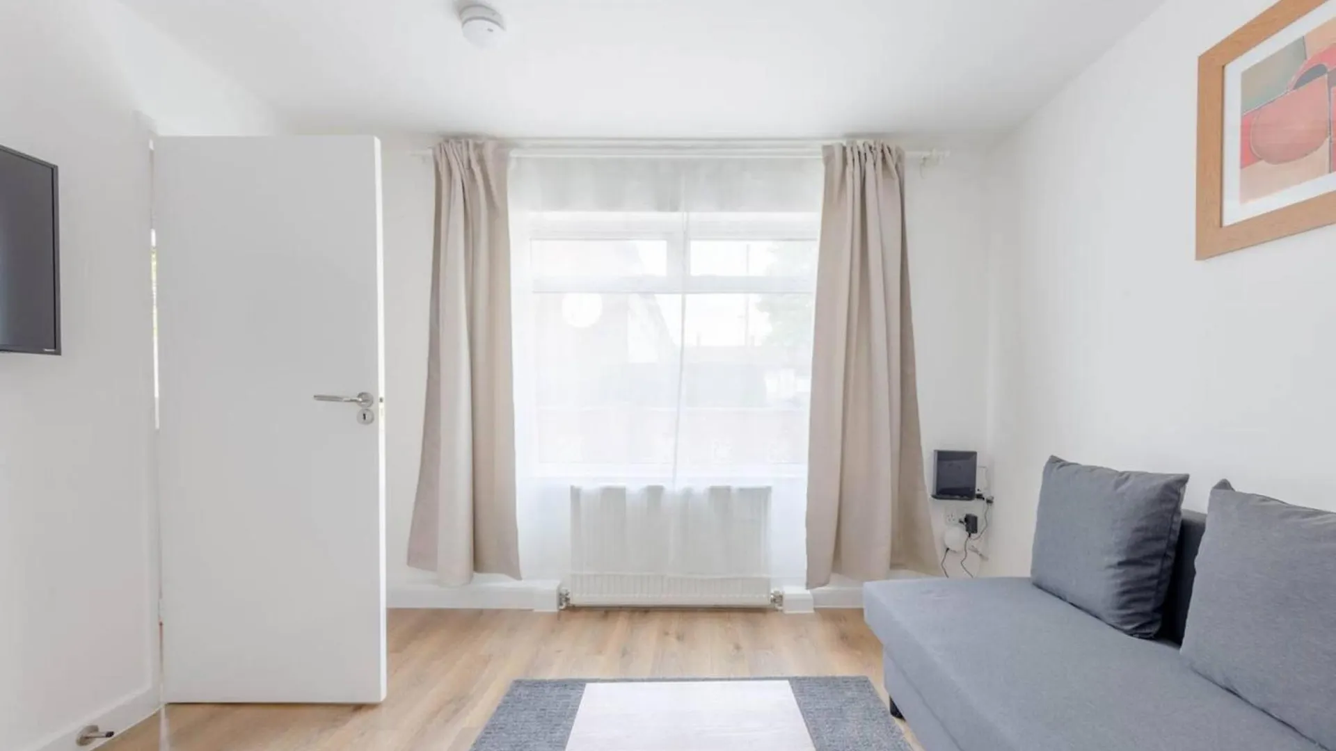 Apartment 2Bd Apt East London Sleeps 7!