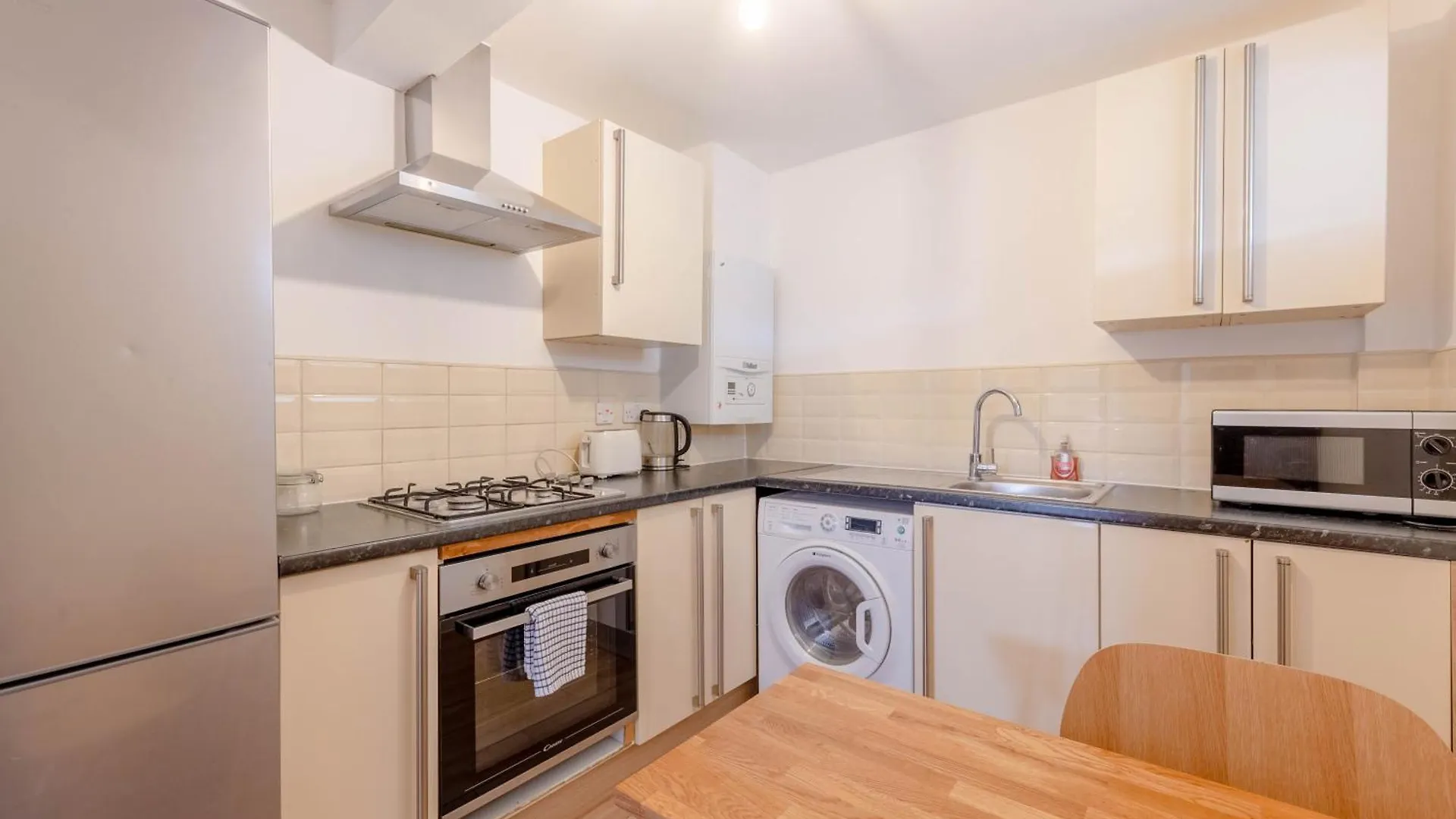 2Bd Apt East London Sleeps 7! 0*,