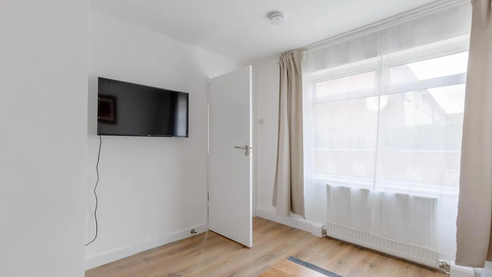 2Bd Apt East London Sleeps 7!
