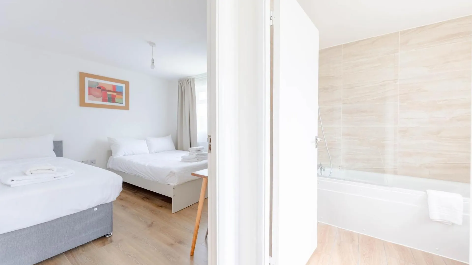 Apartment 2Bd Apt East London Sleeps 7!