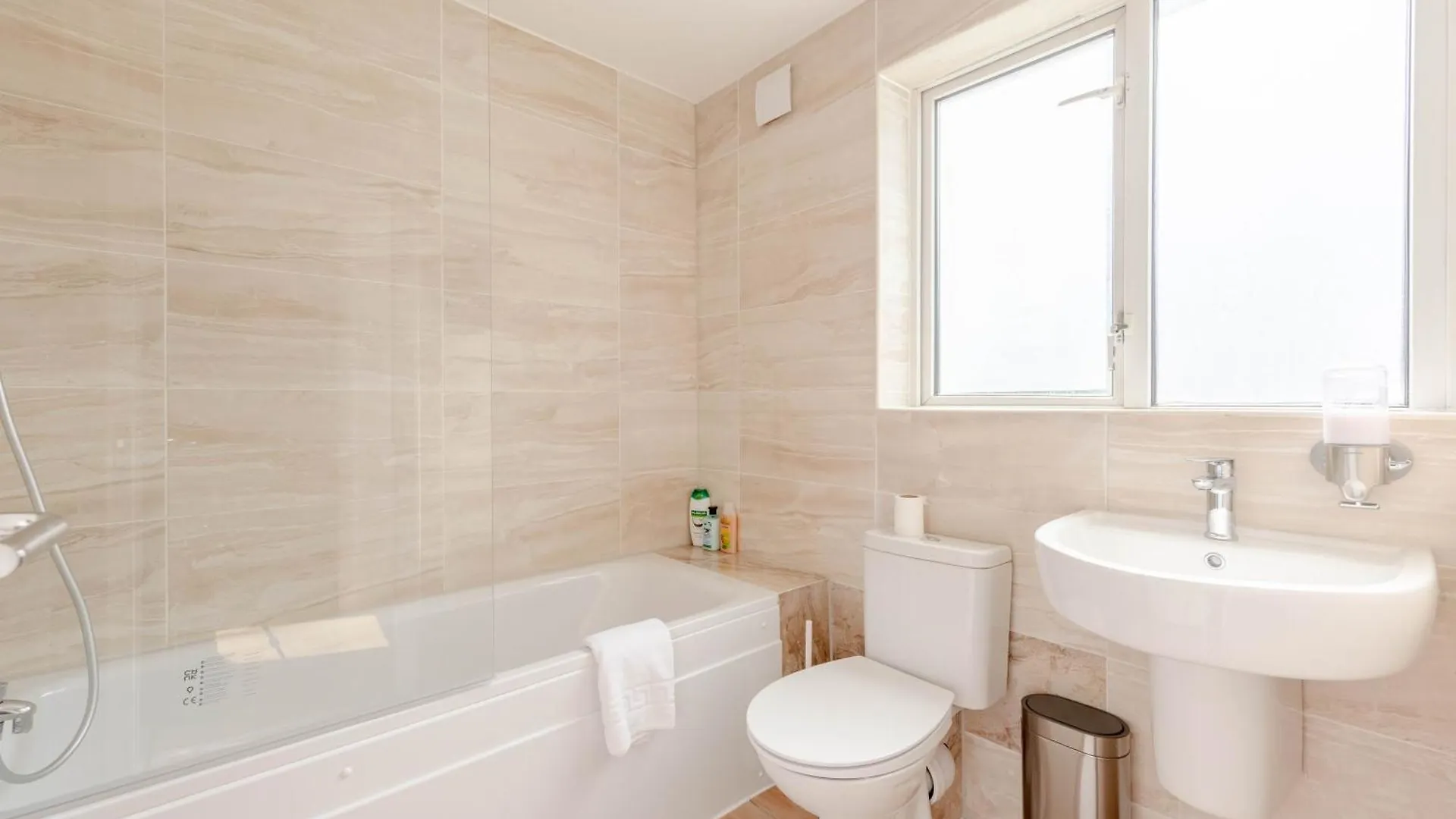 Apartment 2Bd Apt East London Sleeps 7! United Kingdom