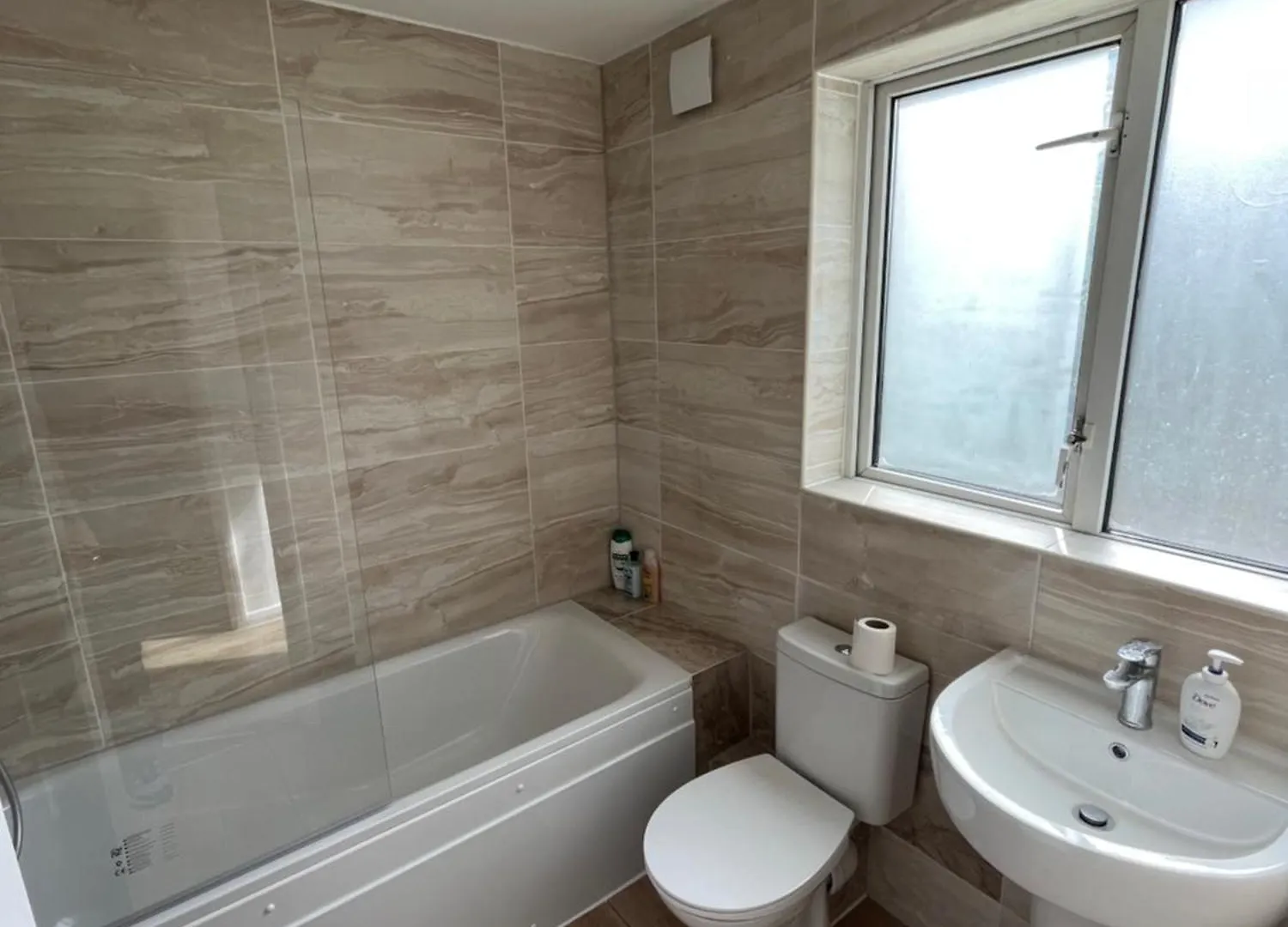 2Bd Apt East London Sleeps 7!