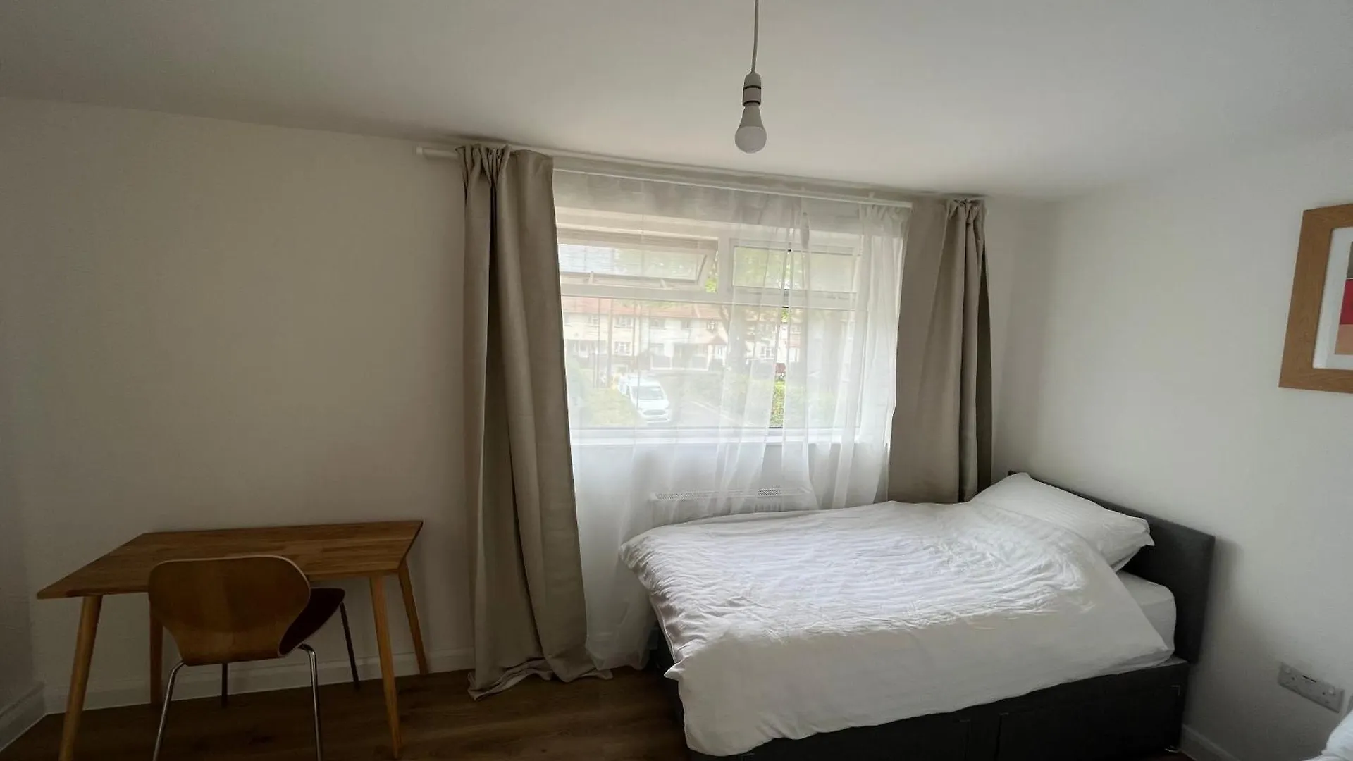 Apartment 2Bd Apt East London Sleeps 7!